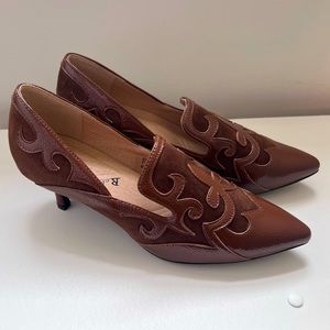 Bellini Bengal Fleur-de-lis Comfort Pumps - Size 9